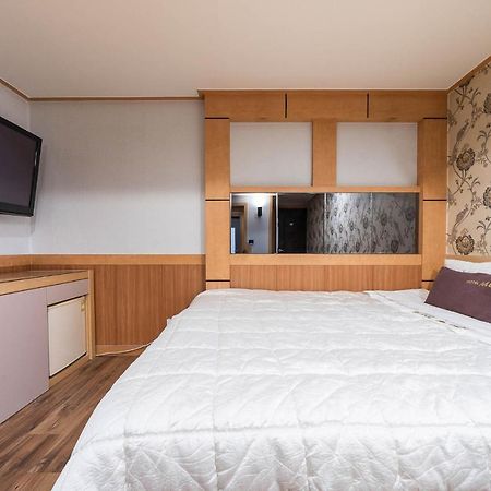 Mu Hotel Sasang Екстер'єр фото