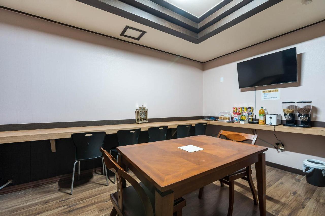 Mu Hotel Sasang Екстер'єр фото